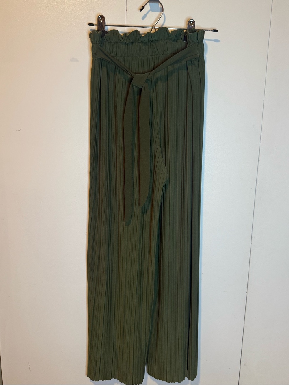 High-Waist Olive Green Pleated Maxi Pants with Tie Belt